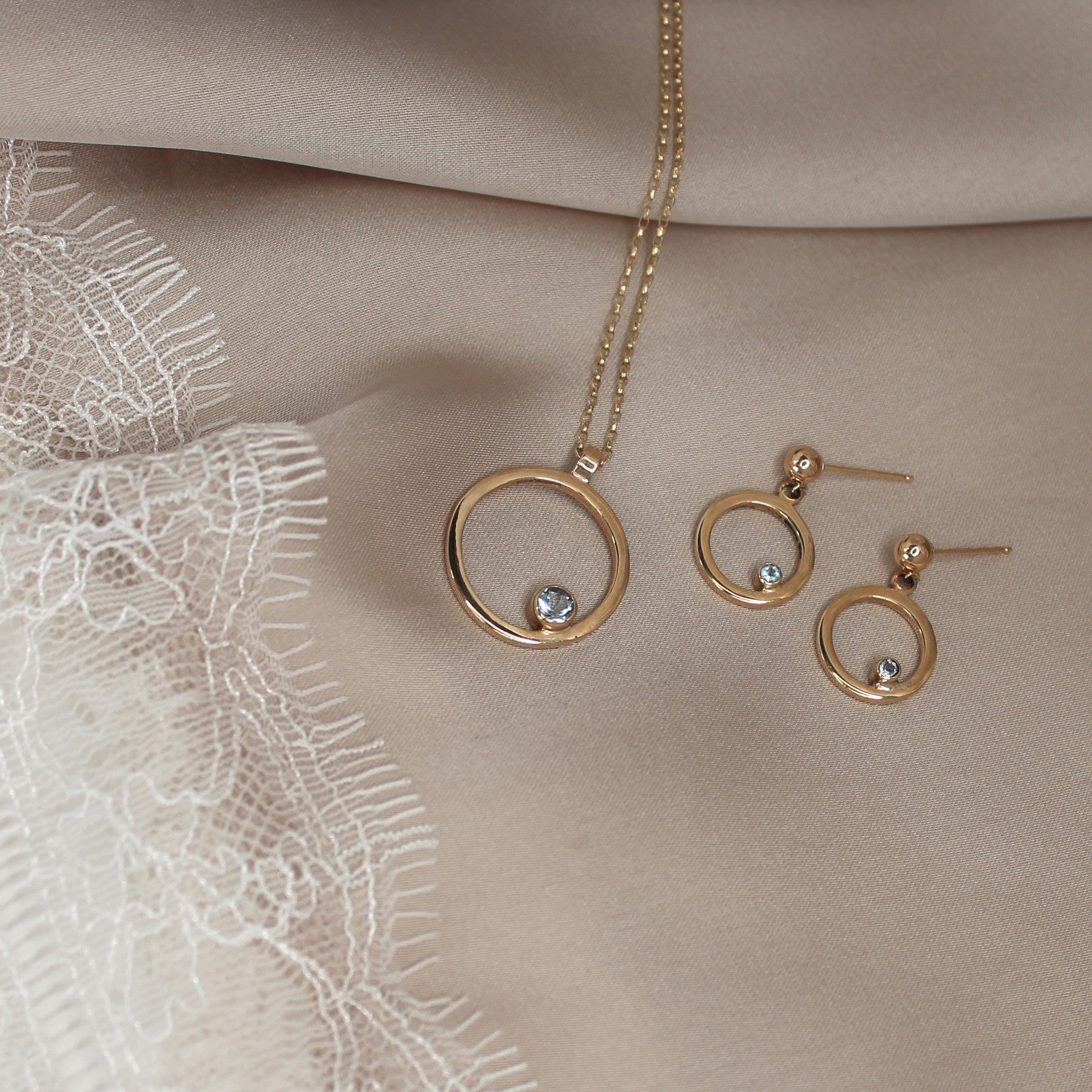 9ct Gold Halo Pendant with Aquamarine Gemstone