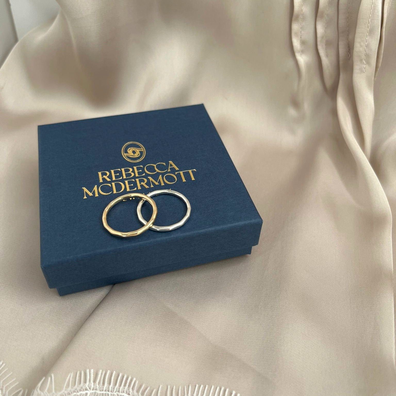 Lustre Wedding Band