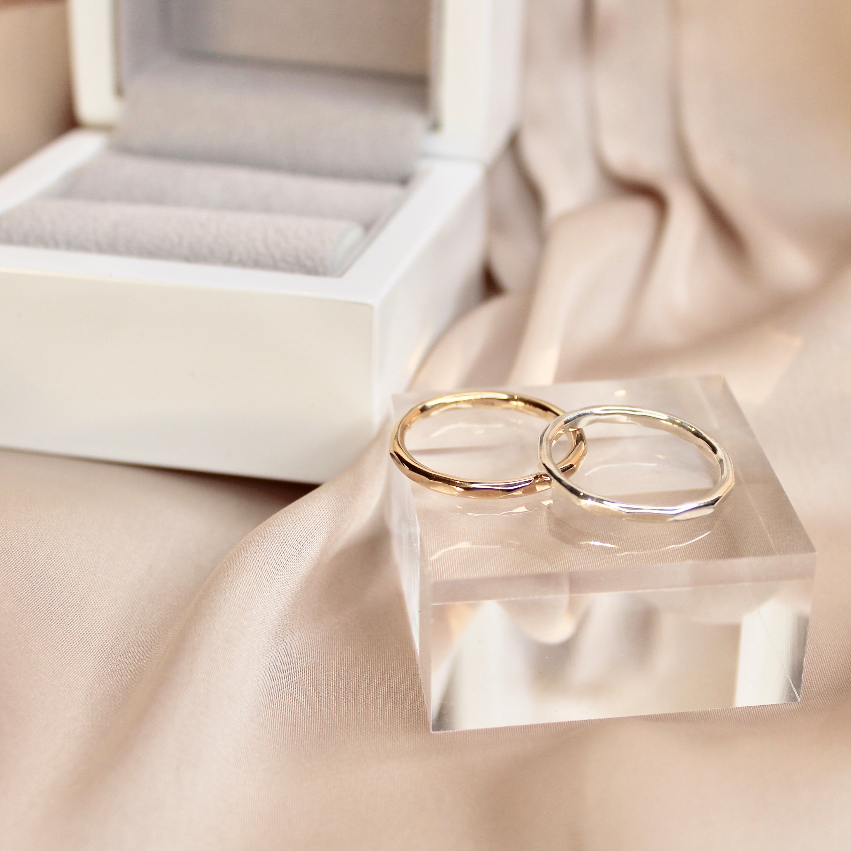 Lustre Wedding Band