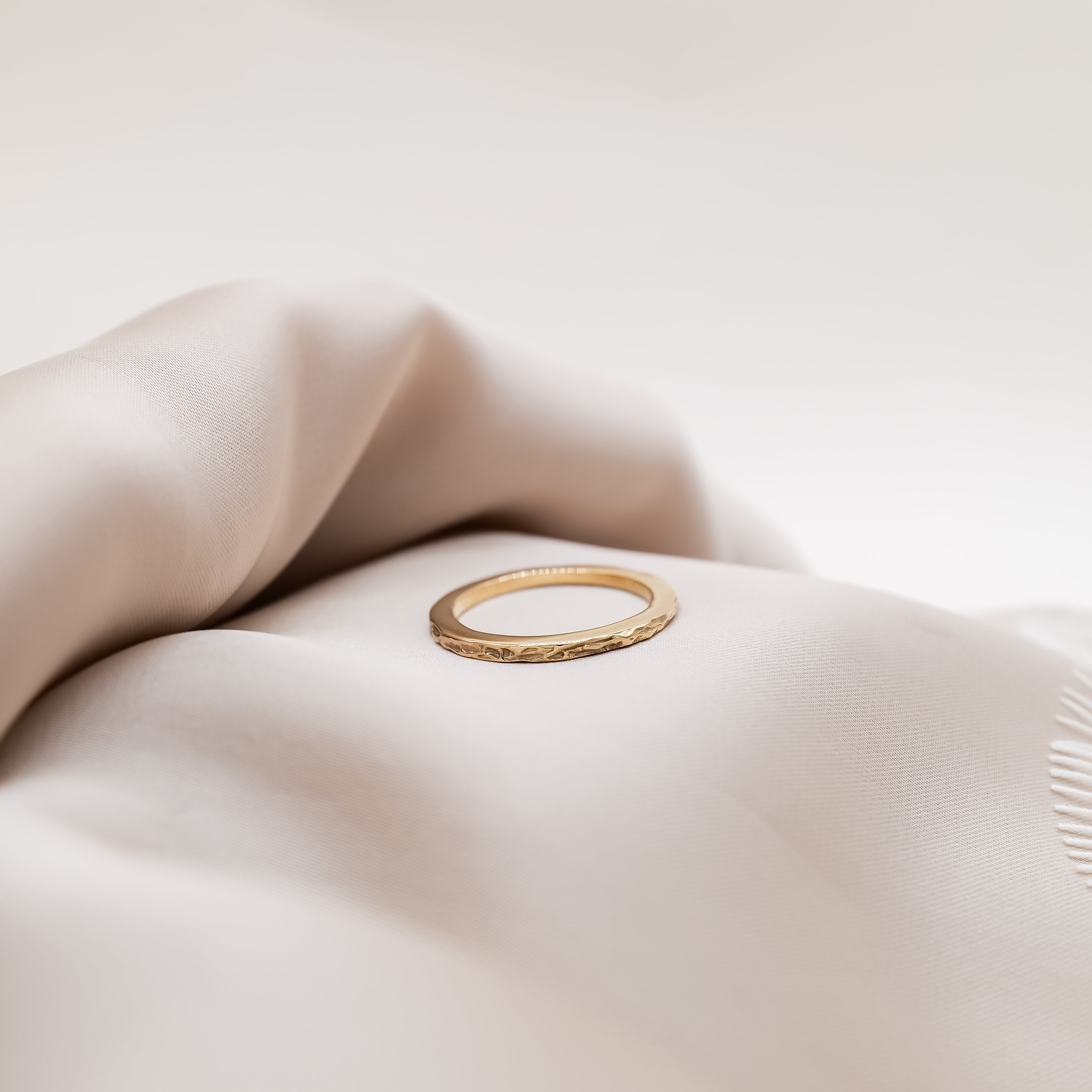 Fluere Classic Wedding Band