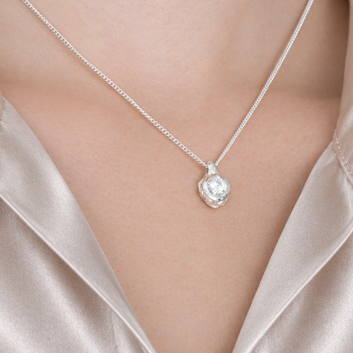 Seren Solitaire Pendant