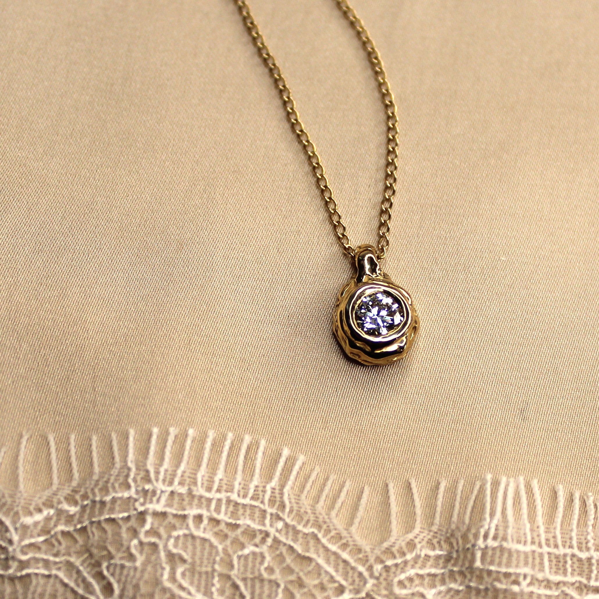 Eterna Solitaire Pendant
