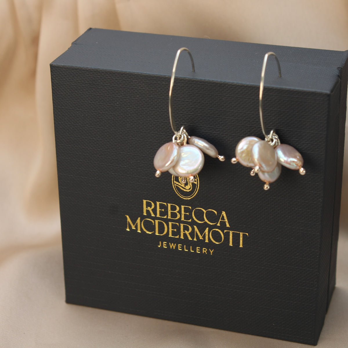 Éala Pearl Earrings