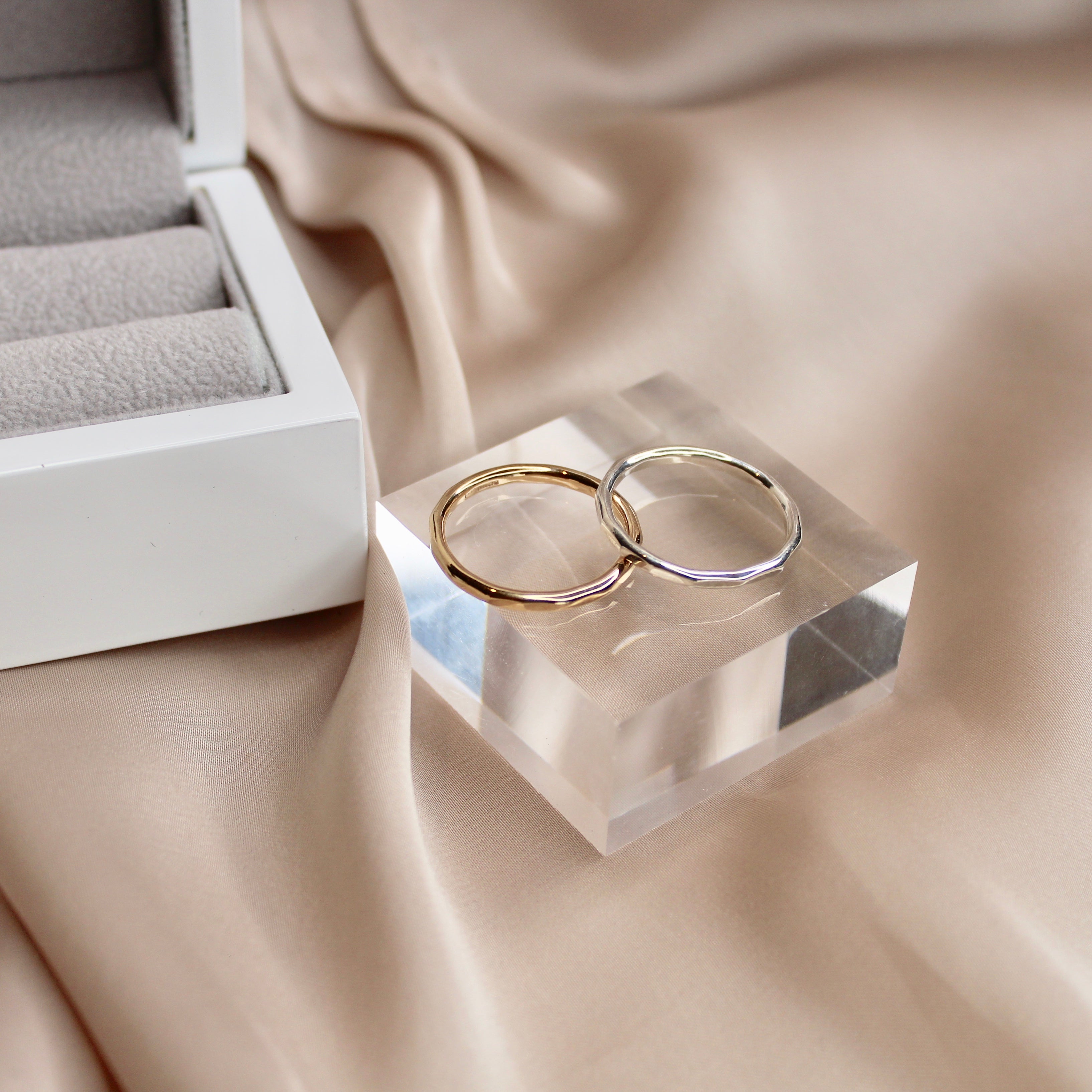 Lustre Wedding Band
