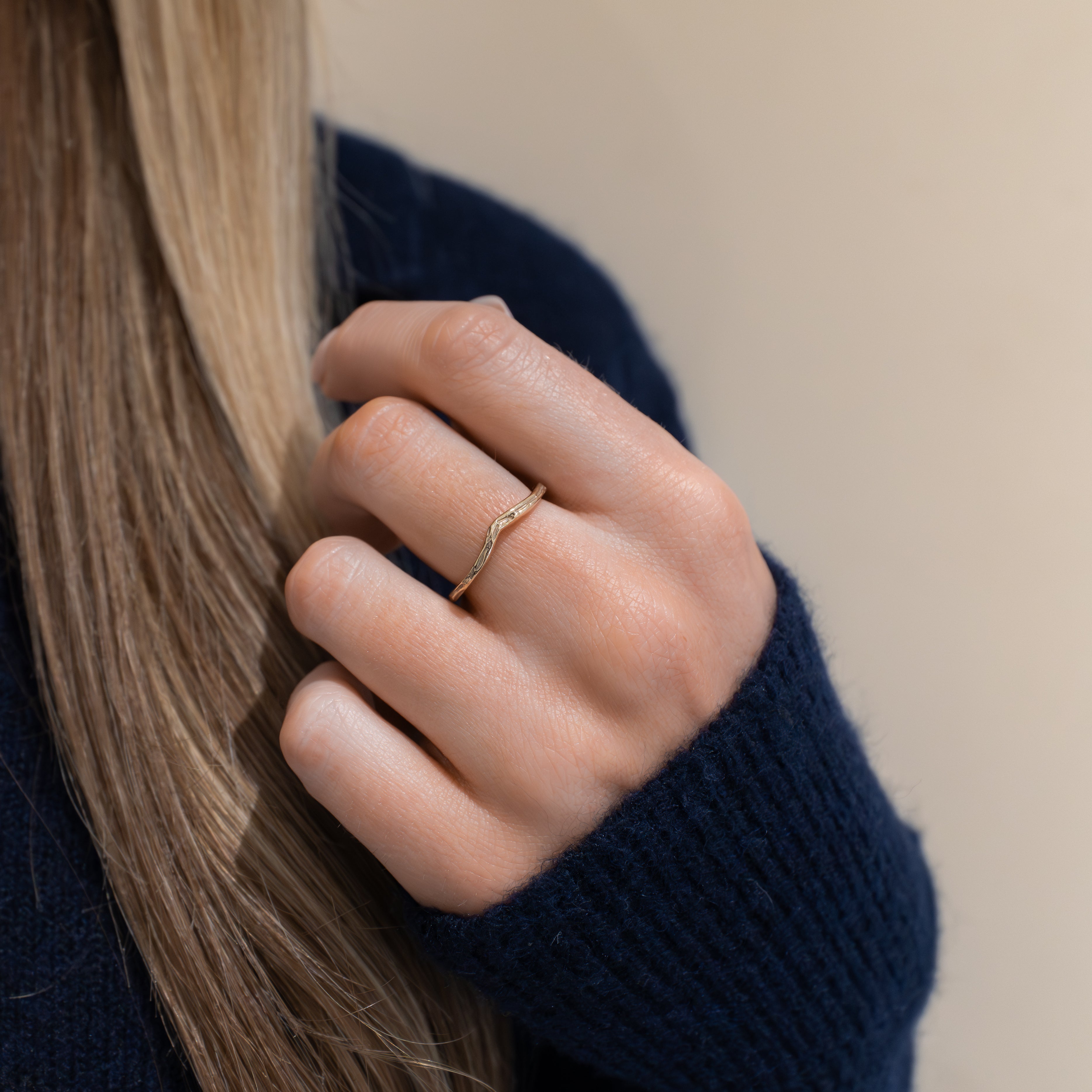 Fluere V Wedding Band