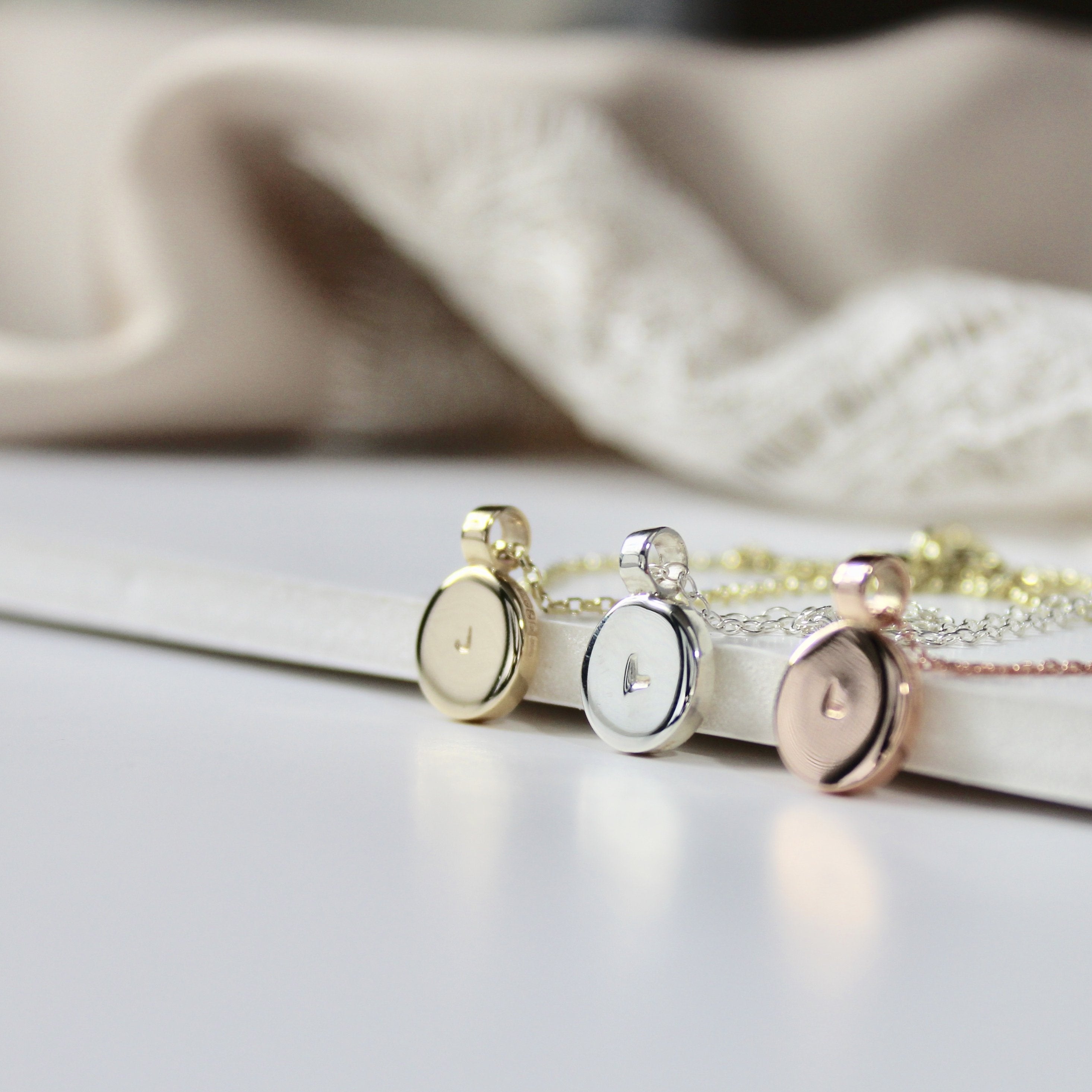 Initial Disc Necklace 9ct Gold